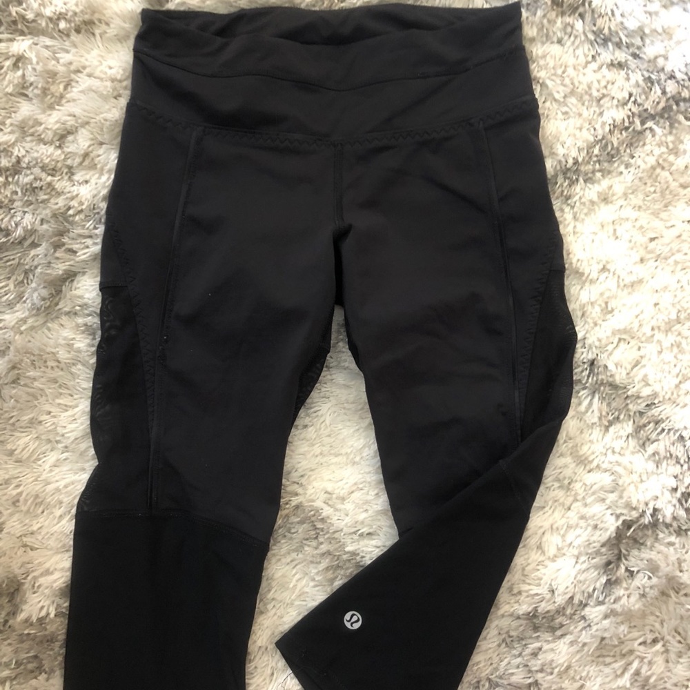 Black Lululemon Cropped Leggings - Almost NEW